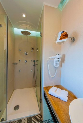Bathroom 5, Thalassokipos, Central Macedonia