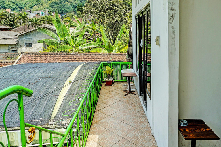 Public Area 2, OYO Life 92376 Agape Villa, Malang
