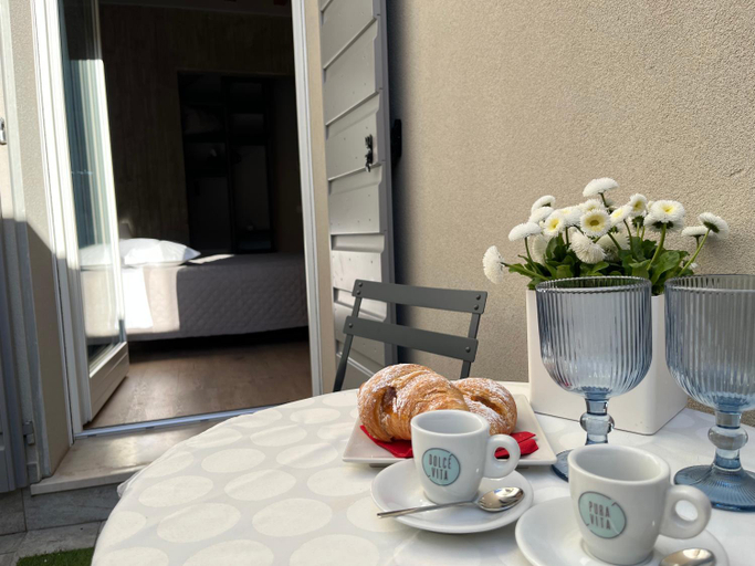 Others 5, Residenza Castei, Mantua