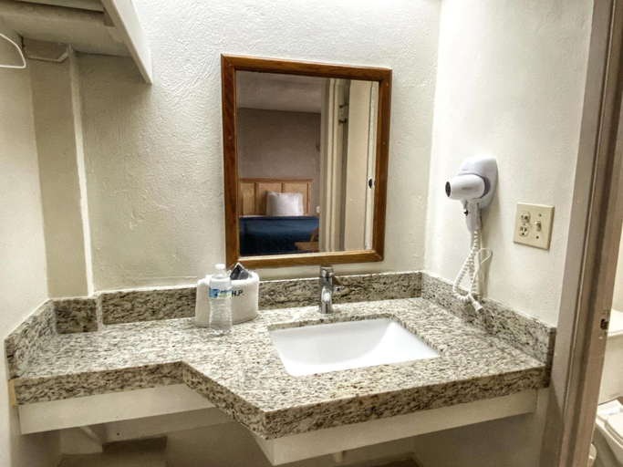 Bathroom 4, Hotel Paris, Tijuana