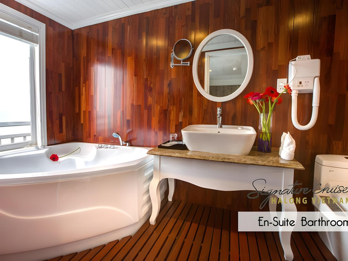 Bathroom 3, Signature Royal Cruise, Hạ Long