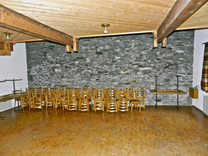 Business Facilities, Maison St-Pierre, Entremont
