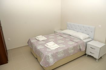 Others 3, Saatli Apart Otel, Çeşme