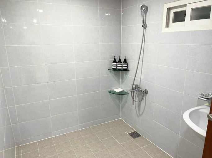 Bathroom 2, MoonDal Stay, Suyeong