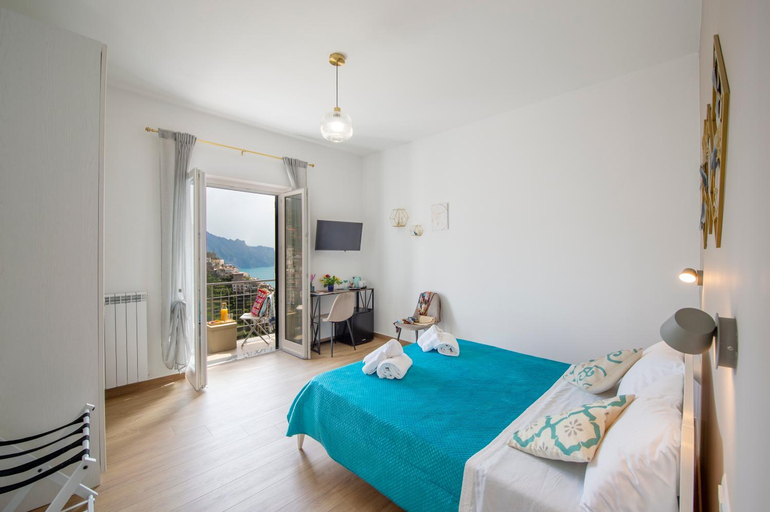 Others 3, Malu B&B, Salerno