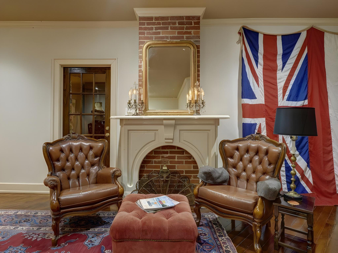 Others 4, The English Merchant's Inn, Ellis