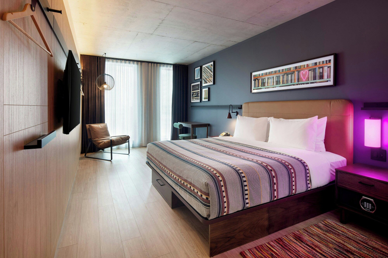 Bedroom 4, New Hotel Moxy Montreal Downtown, Montréal