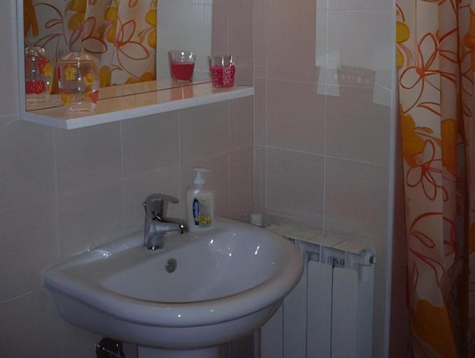 Bathroom 3, B&B CasAnsaldo, Catania