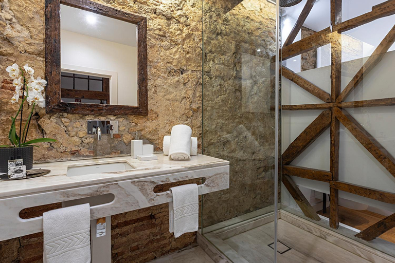 Bathroom 2, 54 Santa Catarina Apartments, Lisbon