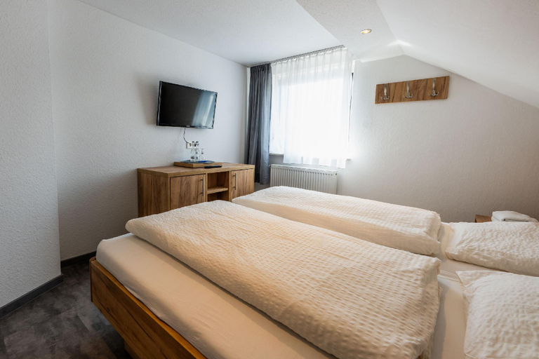 Bedroom 4, Landhotel Georgshof, Fulda