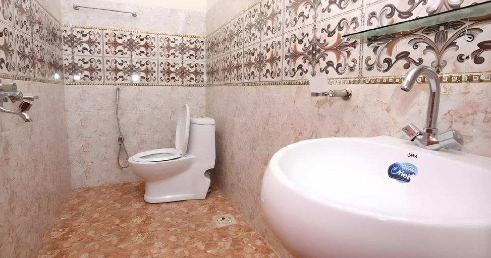 Bathroom 3, Hotel A-One, Multan