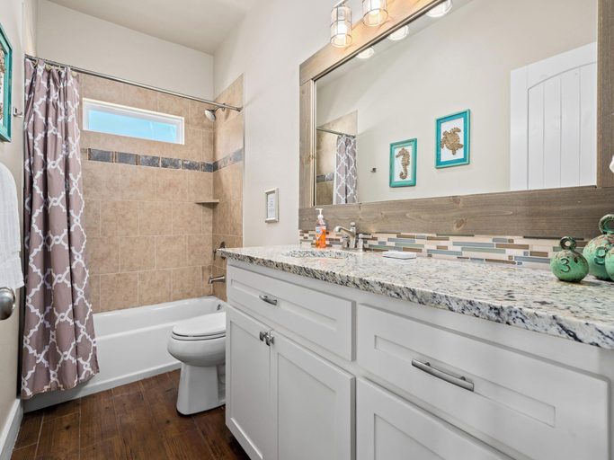 Bathroom, Port Royal Dream by Miss Kitty’s, Aransas