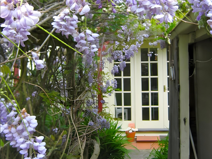 Others 5, Crabtree House, Huon Valley