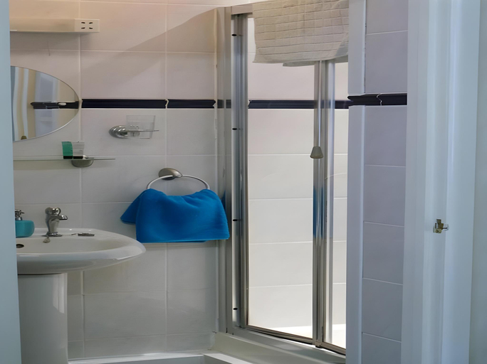 Bathroom 2, The Oakcliffe, Devon