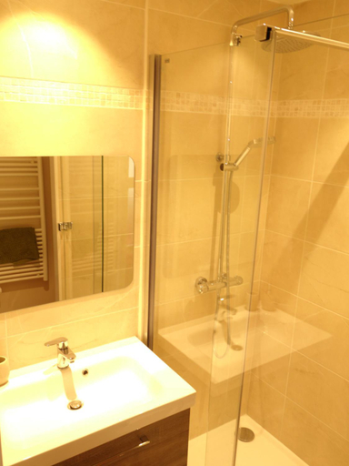Bathroom 3, Armonui Honfleur centre historique, Calvados