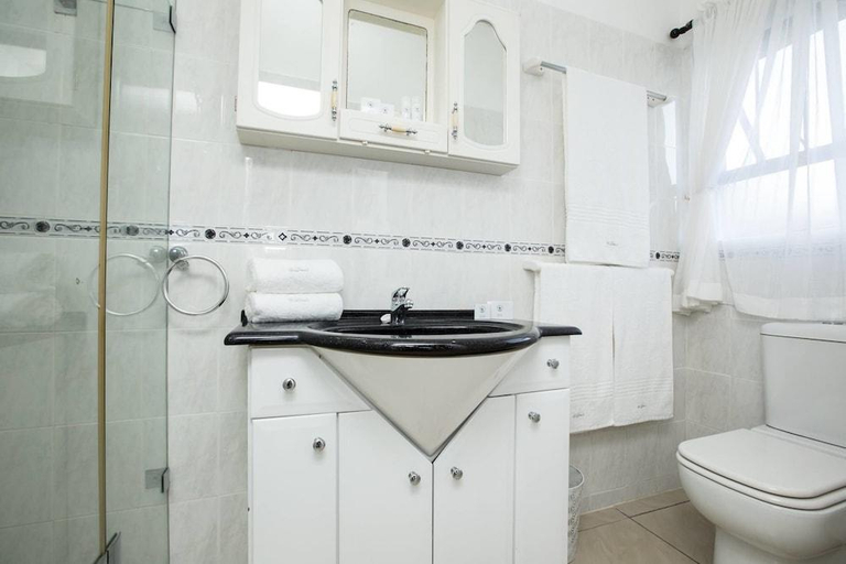 Bathroom 2, At Doms B&B, iLembe