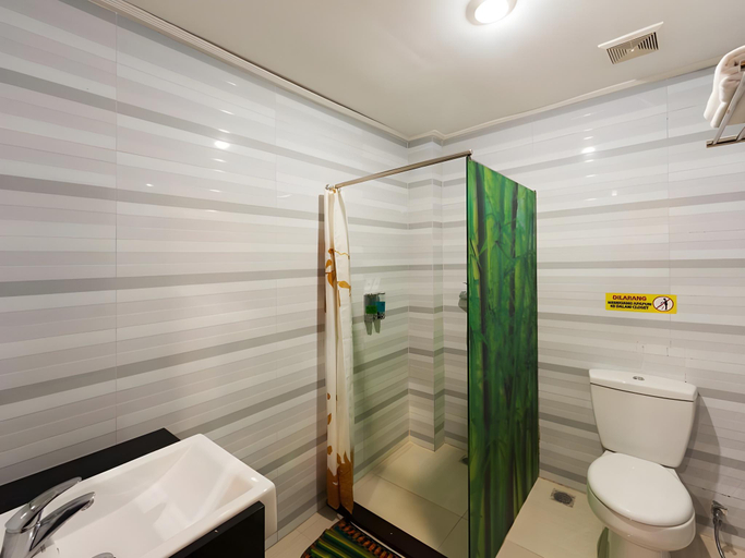Bathroom, Sylvia Bali Suite Residence, Denpasar