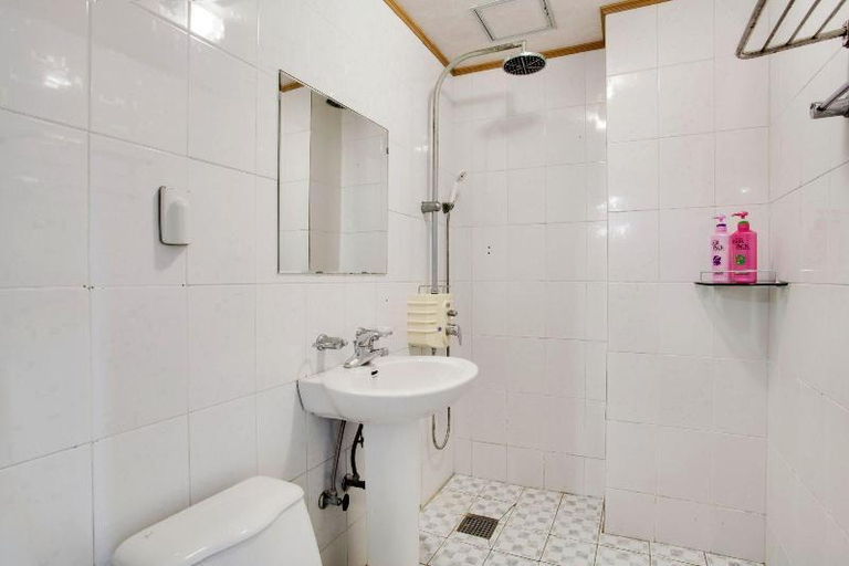 Bathroom 5, Mabin Pension, Jeju