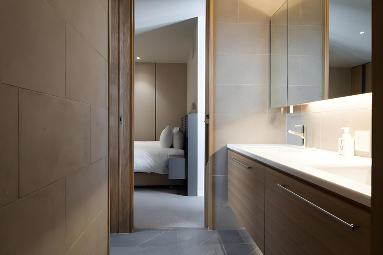 Bathroom 2, Hachi, Hakuba