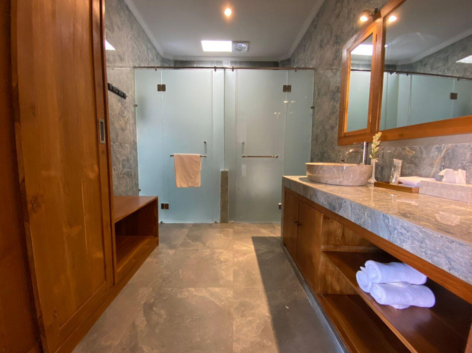 Bathroom 4, Serene Sarayu Villa 2 - Calm & Peaceful 2BR Villa, Badung