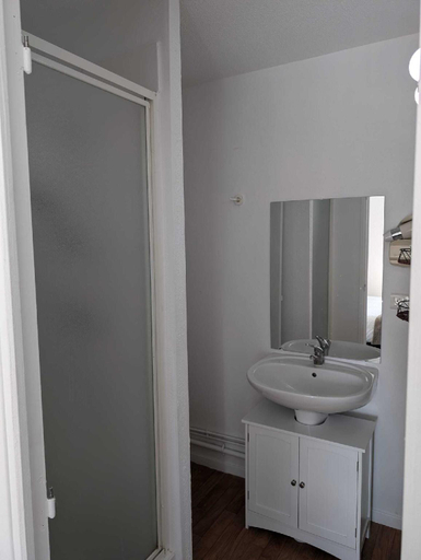 Bathroom 5, Hôtel restaurant le Saint-Georges, Puy-de-Dôme