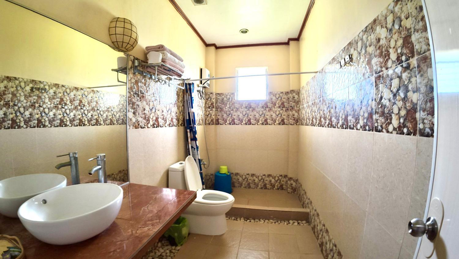 Bathroom 3, The Lighthouse Resort, Oslob