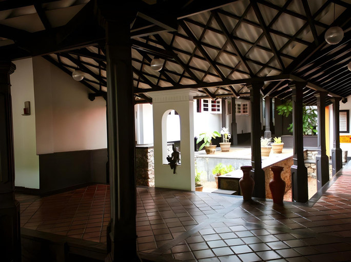 Others 5, Sapthapadhi Hotel, Kuruvita