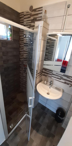 Bathroom 4, Mitra Vendeghaz, Balatonalmádi