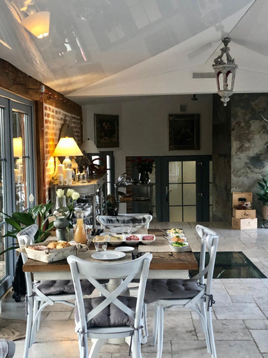 Food & Drinks 5, 7 STODOLA - Hotel butikowy, Starogard
