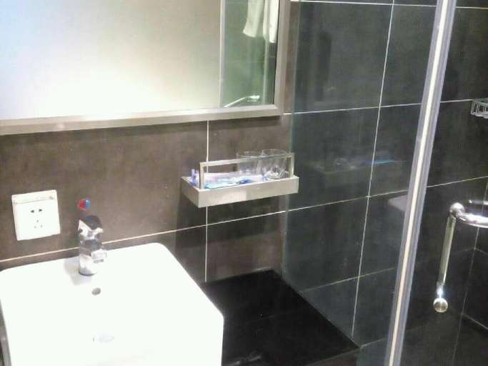 Bathroom 5, Hongyue Express Hotel, Jingdezhen
