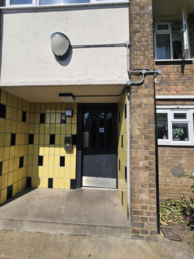 4, Charming London Guest Room with Garden BBQ, London