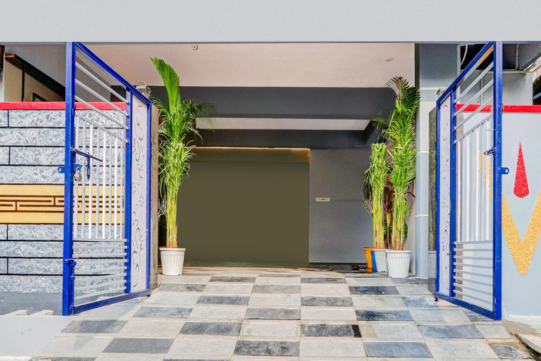 Entrance 2, Super Townhouse Rajahmundry, East Godavari