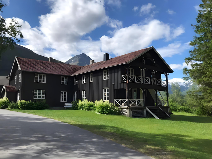 Exterior & Views