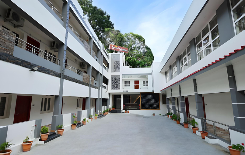 Exterior & Views