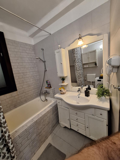 5, Black and White Apartments, Municipiul Bucuresti