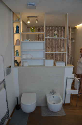 Bathroom 2, La casa del panorama, Catania