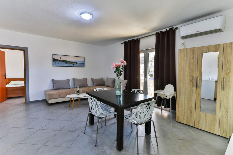 Others 3, Apartmani BLUE MOON