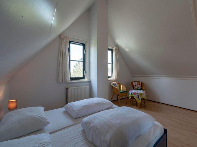 Bedroom 2, Villa in Callantsoog near the Beach, Zijpe