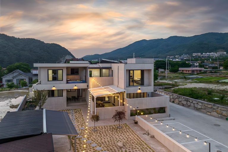 Exterior & Views 2, Gyeongju Elelel Pool Villa, Gyeongju