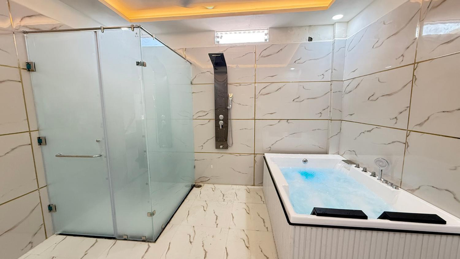 Bathroom 4, Bundeli Farm Resort & Bnaquet, Tikamgarh