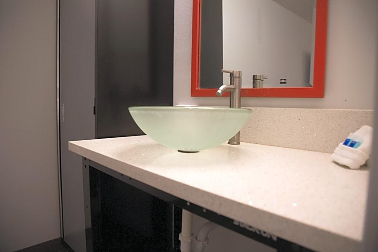 Bathroom 5, Rodeway Inn & Suites Fort Rucker, Dale