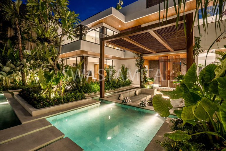 3, Luxe 5BR Villa, 200m to Brawah Beach Retreat, Badung