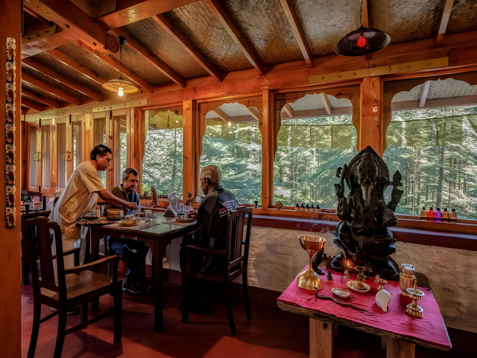 Food & Drinks 2, Van Serai, Almora