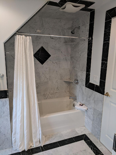 Bathroom 2, Pelham Court Hotel, Newport