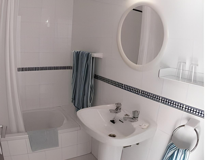 Bathroom 5, Sol y Mar, Baleares