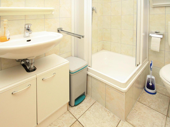 Bathroom 3, Bootshaus, Mirow, Mecklenburgische Seenplatte
