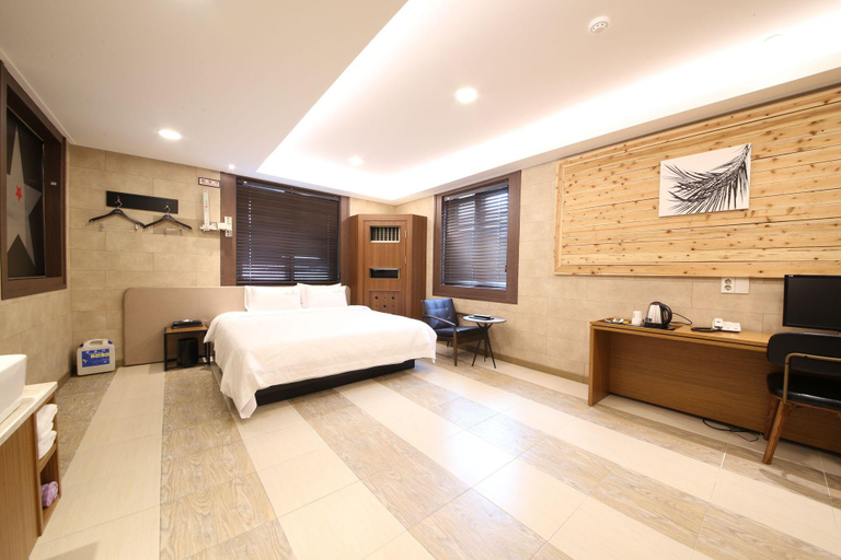 Bedroom 3, BONA Tree Hotel, Suyeong