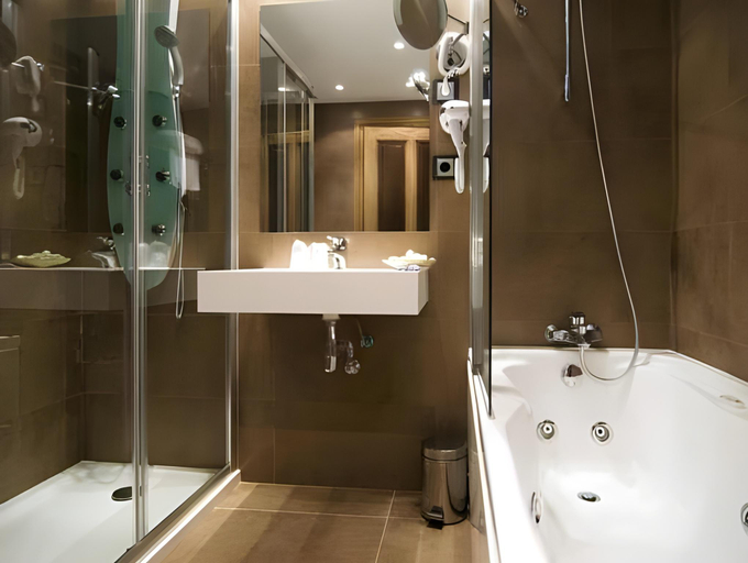 Bathroom 4, Hotel Rivera del Duero, Soria