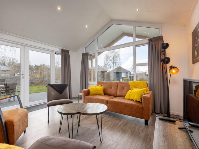 Others, Scenic Retreat by the Lake, Hellendoorn