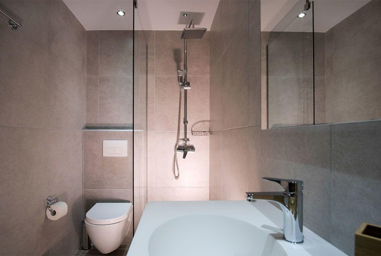 Bathroom 4, Hotel Vozina, Central Macedonia